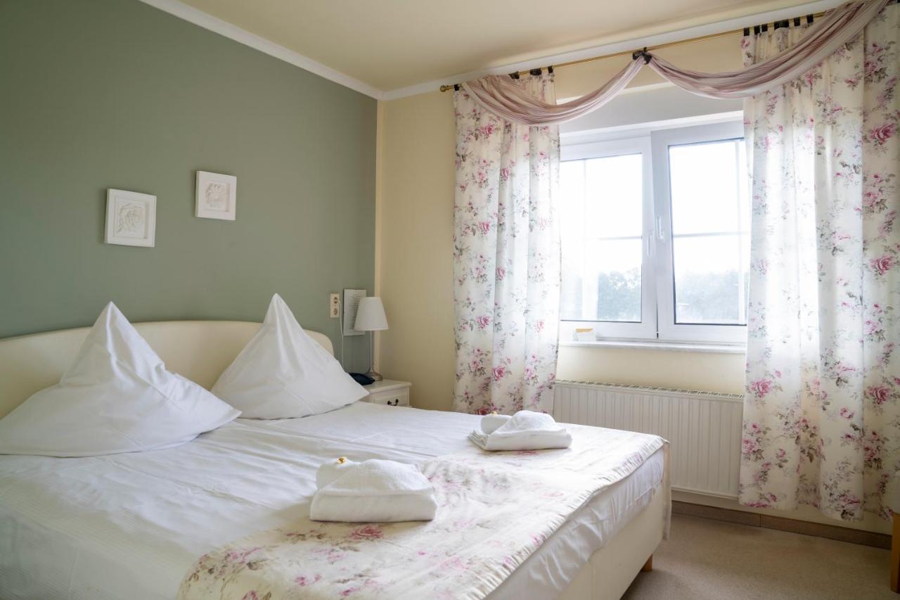 Hotel Am Wald B&B Michendorf Bagian luar foto